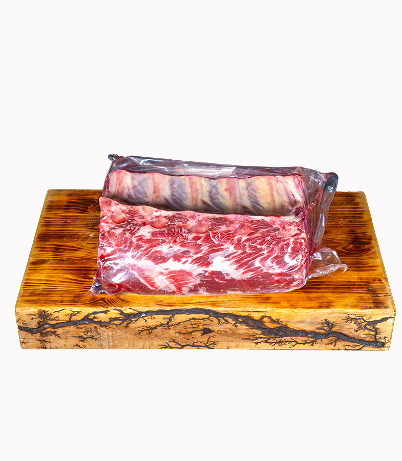 Côte de bœuf halal sous vide sur planche à découper