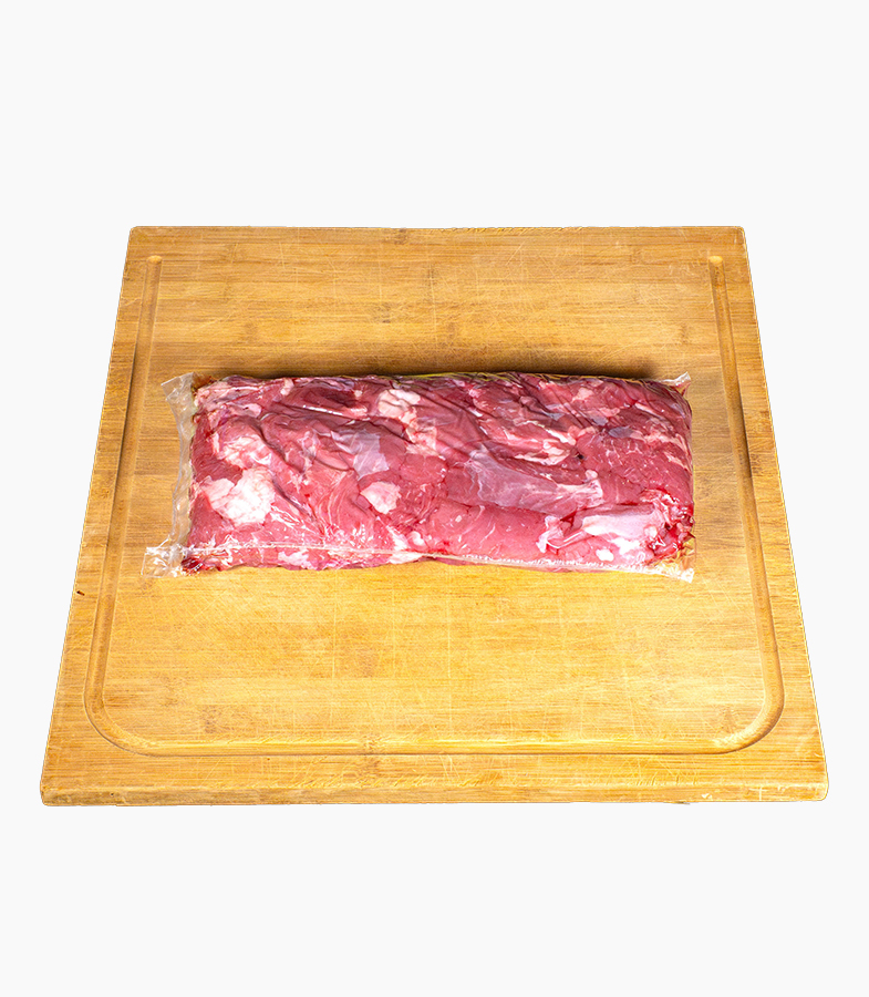 Sauté de veau halal sous vide sur planche à découper