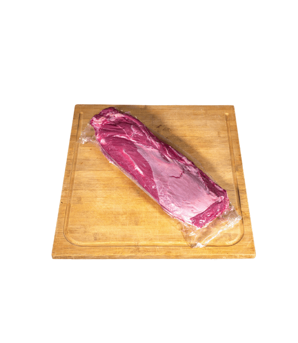 Paleron halal sous vide sur planche à découper en bois